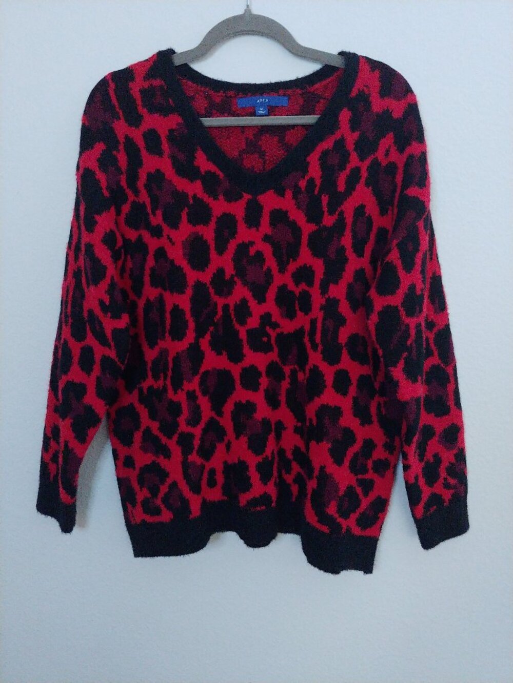 Apt 9 Pink and Black Leopard Print V-Neck Sweater